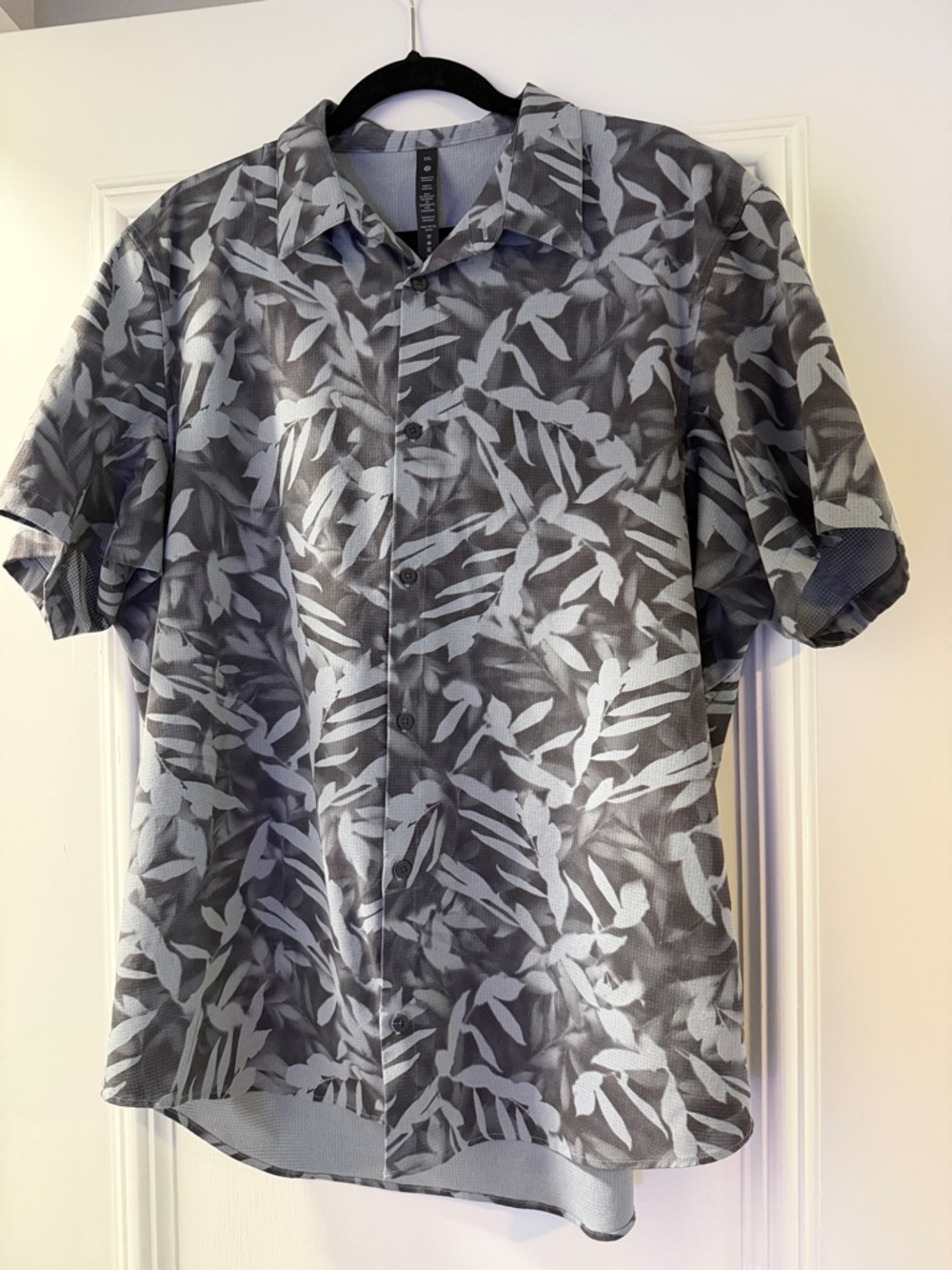 lululemon athletica Gray and White Leaf-Print Short Sleeve Button-Up Shirt